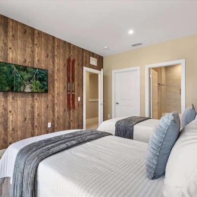 4 Bedrooms / 5 Bathrooms/ Magic Village (3118RW)