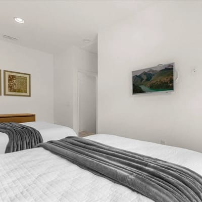 2 Bedrooms / 2.5 Bathrooms / Regal Oaks (2634 CL)