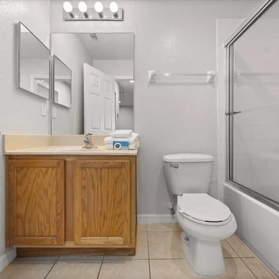 3 Bedrooms/ 2.5 Bathrooms/ Regal Oaks (5716 DD)