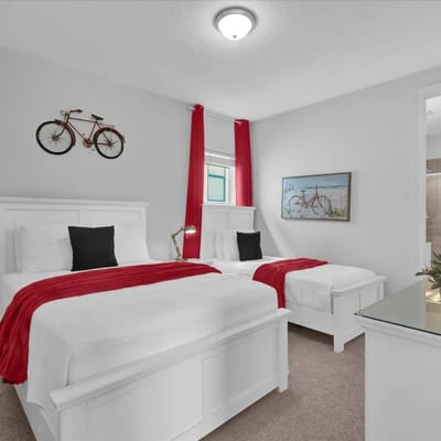 5 Bedrooms / 5.5 Bathrooms / Reunion (701GB)