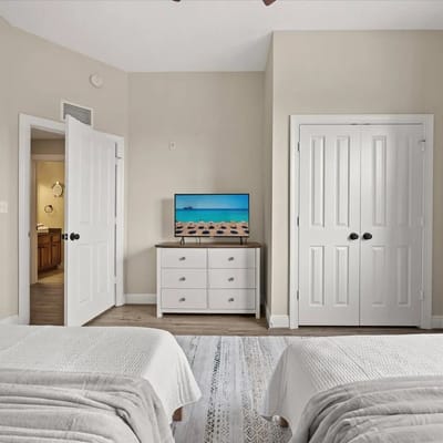 3 Bedrooms/ 2 Bathrooms/ Reunion (7631-302 HC)