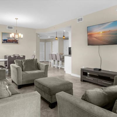 3 Bedrooms/ 2 Bathrooms/ Storey Lake (3120-208 PC)