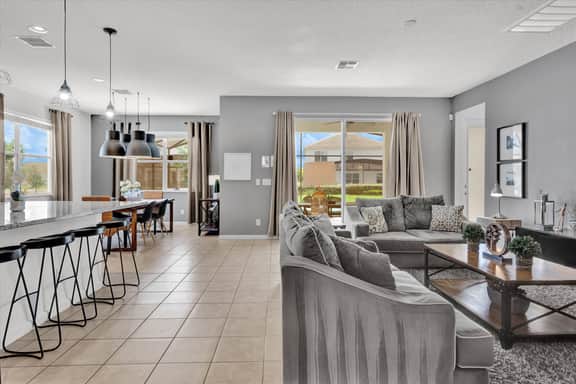 6 Bedrooms / 6 Bathrooms /  Bella Vida (4564 CL)