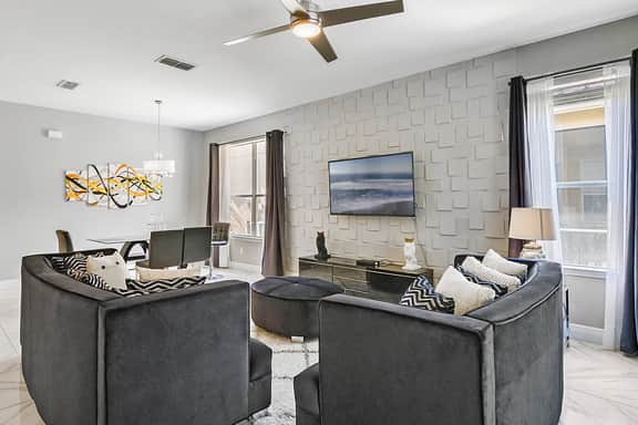 4 Bedrooms/ 3 Bathrooms/ Bella Vida (911 MB)