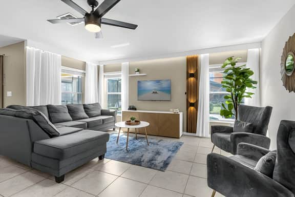 4 Bedrooms / 3.5 Bathrooms / Veranda Palms (2667 SC)