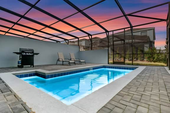 5 Bedrooms / 4.5 Bathrooms / Windsor at Westside (8917 SA)