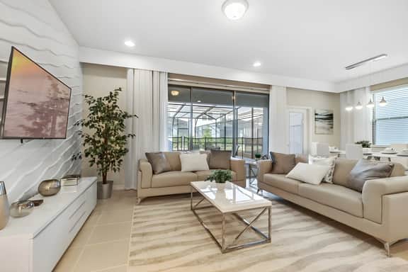 5 Bedrooms / 4.5 Bathrooms / Windsor at Westside (8917 SA)