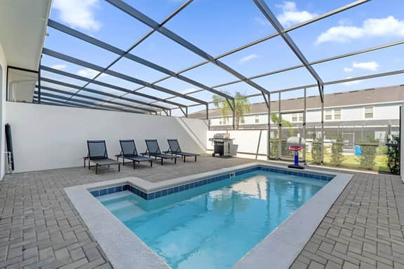 5 Bedrooms / 4.5 Bathrooms / Solterra (7436 OL)