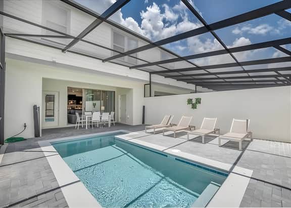 5 Bedroom / 4.5 Baths Windsor Westside (2414 TD)