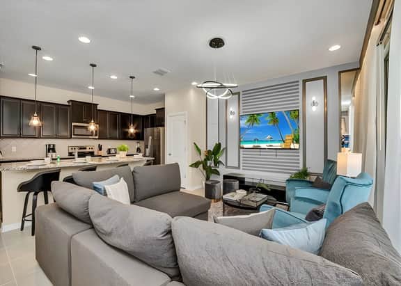 5 Bedroom / 4.5 Baths Windsor Westside (2414 TD)