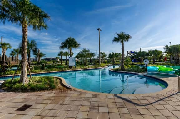 4 Bedrooms / 3 Bathrooms / Storey Lake (4829 RC)