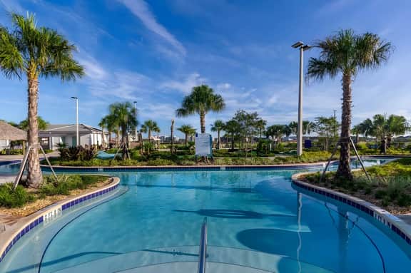4 Bedrooms/ 3 Bathrooms / Storey Lake (4819 DS)