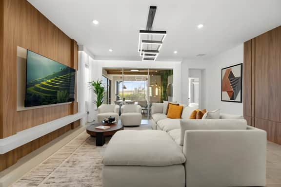 7 Bedrooms / 6.5 Bathrooms / Solara (9158SC)