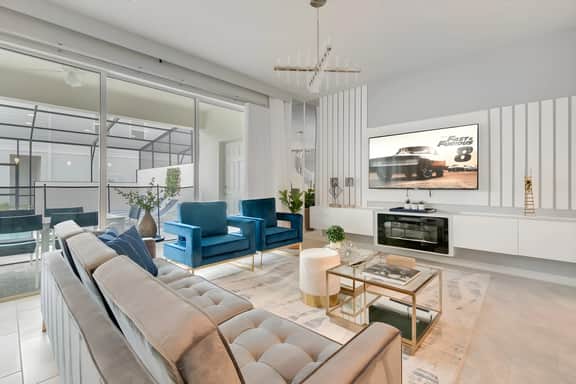 5 Bedrooms / 4.5 Bathrooms / Windsor Island (602 JL)