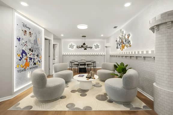 10 Bedrooms / 8 Bathrooms / Windsor Cay (15923CC)