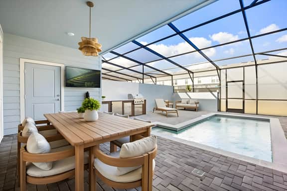 5 Bedrooms/ 4.5 Bathrooms/ Windsor Cay (16194CC)