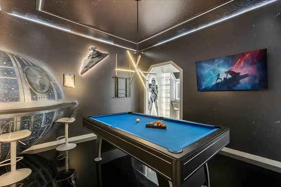 10 Bedrooms/ 8 Bathrooms/ Windsor Cay (15907CC)
