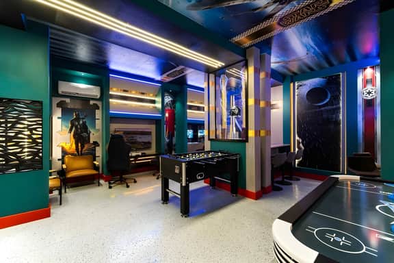 9 Bedrooms/ 6.5 Bathrooms/ Solara Resort (8905 TH)