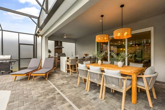 10 Bedrooms/ 8 Bathrooms/ Windsor Cay (15907CC)