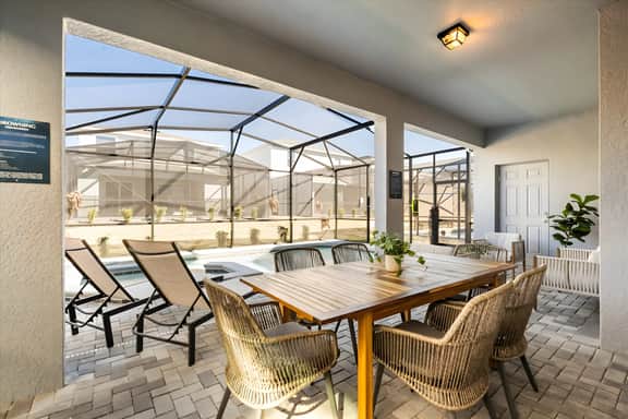 7 Bedrooms / 5 Bathrooms / Windsor Cay (15882CC)