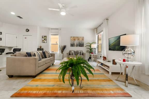 4 Bedrooms / 5 Bathrooms / Bella Vida (871MB)