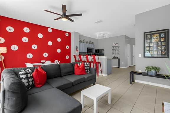 3 Bedrooms / 3 Bathrooms / Windsor Hills (7658 KC)