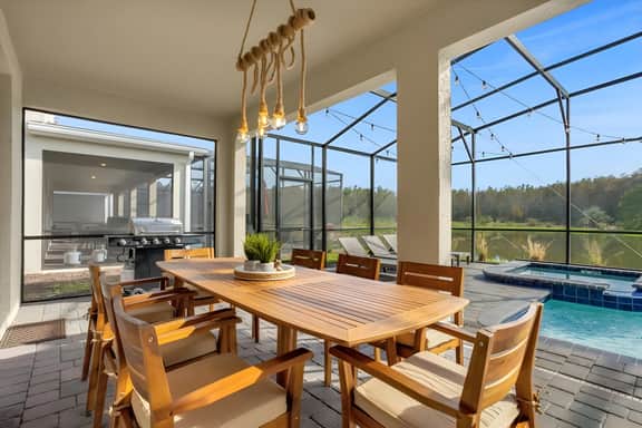 9 Bedroom/ 5 Bahroom Storey Lake (4288 PW)