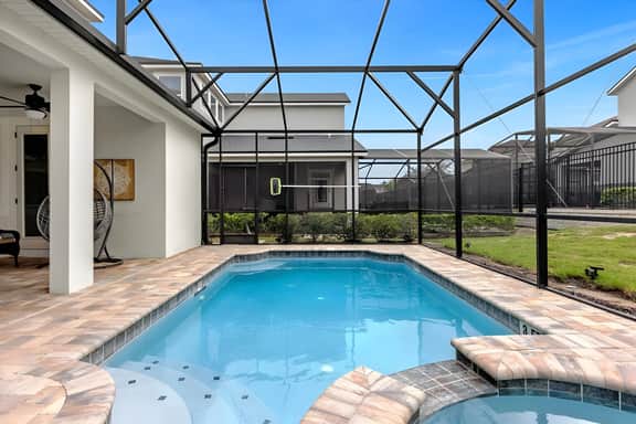 4 Bedrooms / 3.5 Bathrooms / Solara (9032 EM)