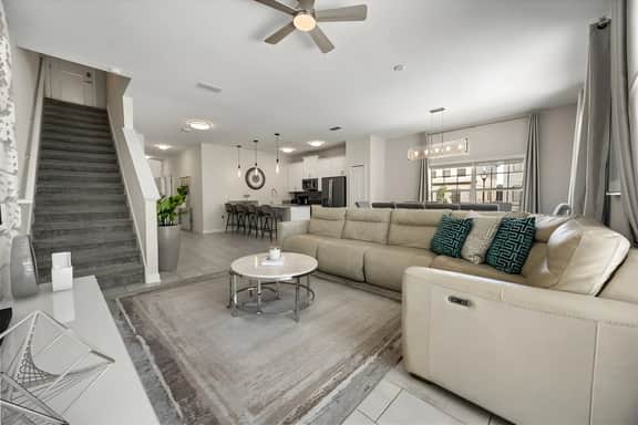 5 Bedrooms / 4 Bathrooms / Storey Lake (4800LL)