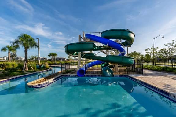 6 Bedrooms/ 5 Bathrooms/ Storey Lake (4792 KC)