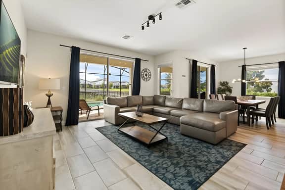 6 Bedrooms / 5 Bathrooms / Storey Lake (4763KC)