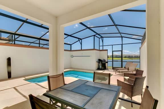 4 Bedrooms/ 3 Bathrooms/ Storey Lake (4863 RC)