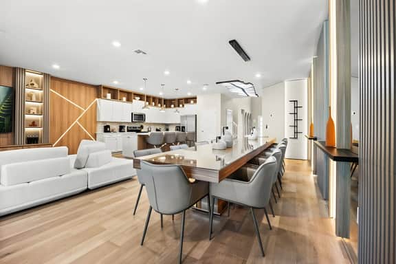 8 Bedrooms / 6 Bathrooms / Windsor Cay (15911CC)