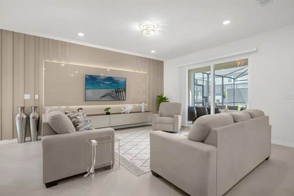 5 Bedrooms/ 4 Bathrooms/ Windsor Cay (1289 ER)