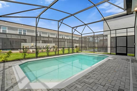 5 Bedrooms/ 4 Bathrooms/ Windsor Cay (1289 ER)