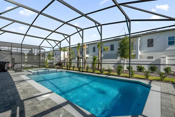 8 Bedrooms/ 6 Bathrooms/ Windsor Cay (16256 SM)