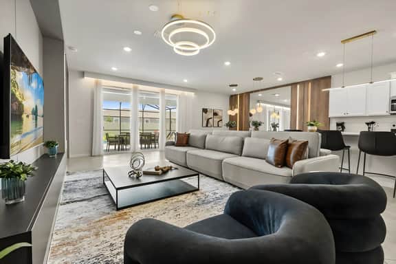 10 Bedrooms / 8 Bathrooms / Windsor Cay (16191CC)