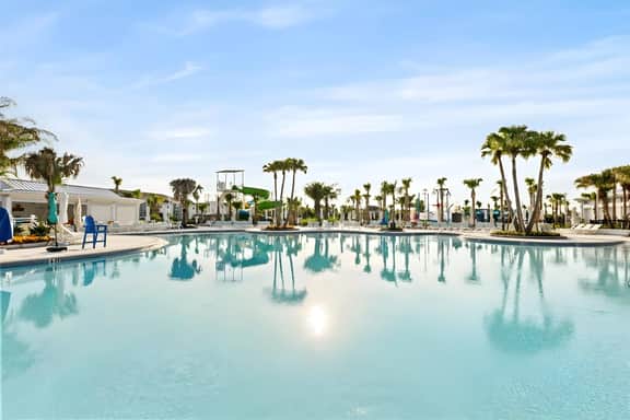 10 Bedrooms / 8 Bathrooms / Windsor Cay (16203CC)