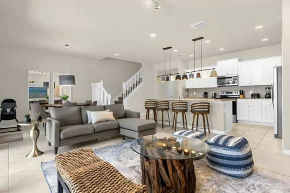 5 Bedrooms/4.5 Bathrooms Windsor Westside(2413 DS)