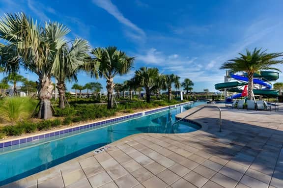 4 Bedrooms/ 3 Bathrooms/ Storey Lake (4295 PD)