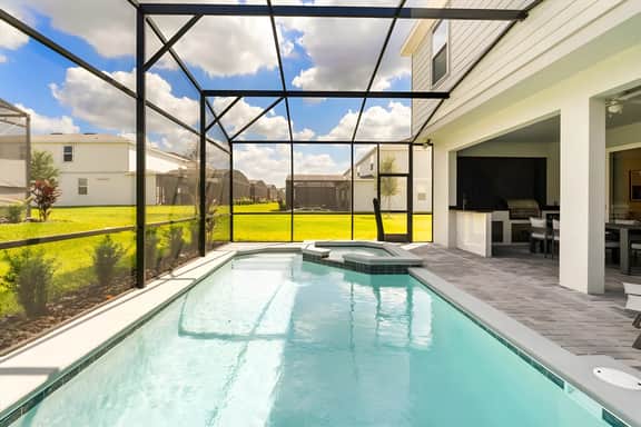 7 Bedrooms / 5.5 Bathrooms / Windsor Cay (15898CC)