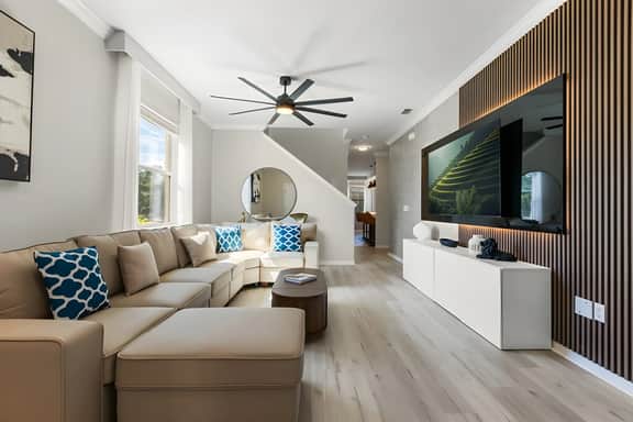 5 Bedrooms / 4.5 Baths / Veranda Palms (2669SC)