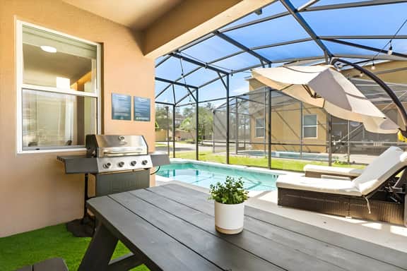 5 Bedrooms / 4.5 Baths / Veranda Palms (2669SC)