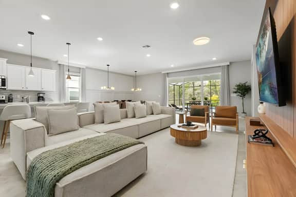 8 Bedrooms/ 6 Bathrooms/ Windsor Cay (15927CC)