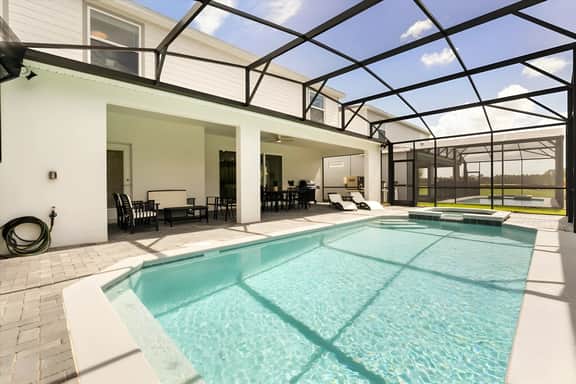 8 Bedrooms/ 6 Bathrooms/ Windsor Cay (15927CC)
