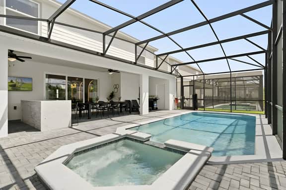 10 Bedrooms/ 8 Bathrooms/ Windsor Cay (16267 SK)