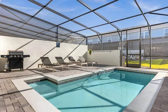5 Bedrooms/ 4.5 Baths/ Windsor Island (4066 LA)