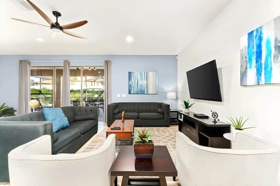 8 Bedrooms/ 6 Bathrooms/ Windsor Westside (2129MT)