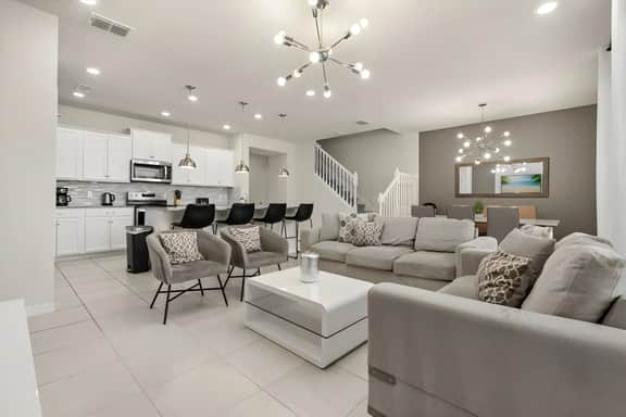 5 Bedrooms/ 4.5 Bathrooms/ Windsor Island (931 PD)