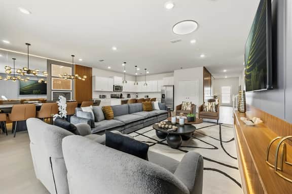 10 Bedrooms / 8 Bathrooms / Windsor Cay (16199CC)